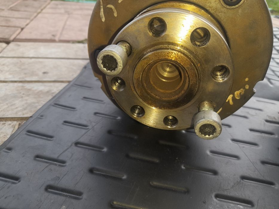 Колінвал Ауді а6 с4 2.5тді