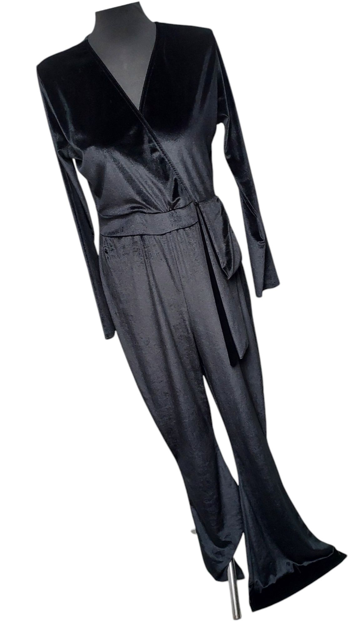 Welurowy czarny kombinezon IN THE STYLE, R. 2XL