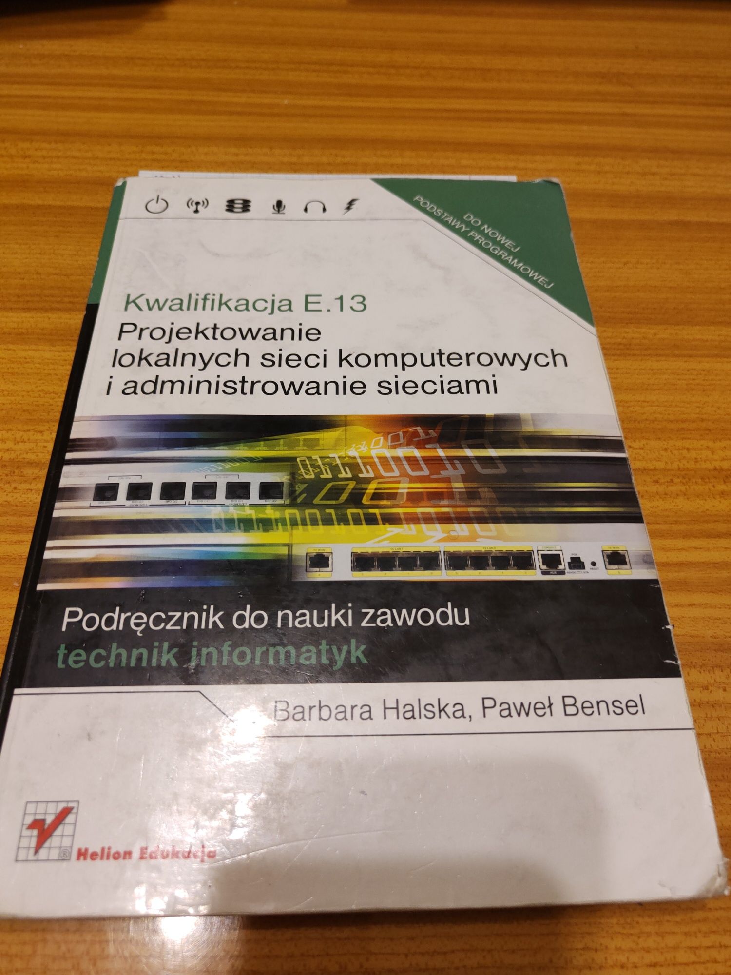 Podręcznik kw E13 Projektowanie lokalnych sieci komputerowych i adm.