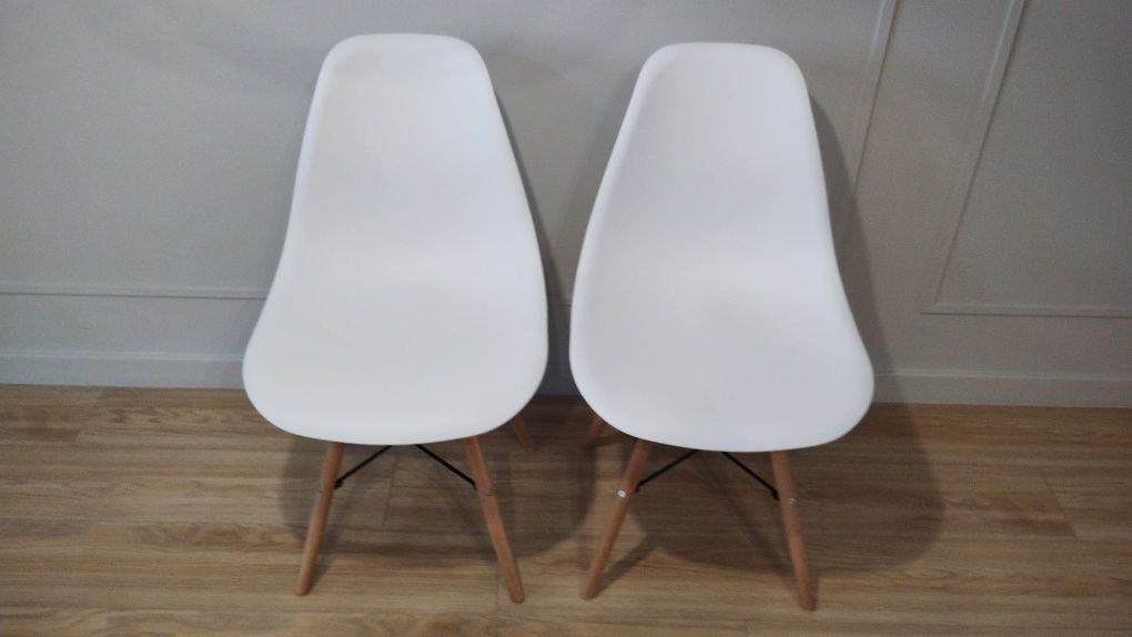 Komplet- stół i 4 krzesła (nowe)