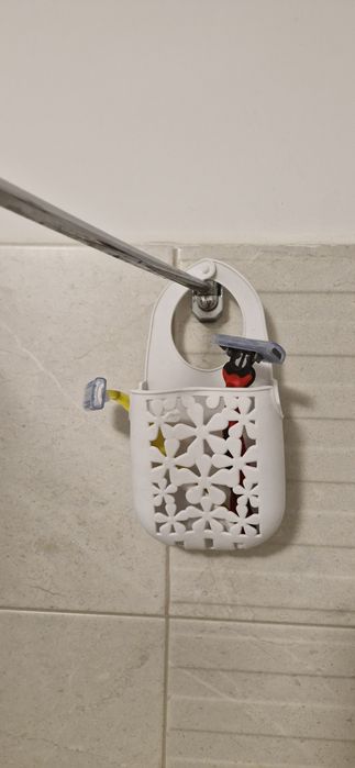 Uchwyt na kosmetyki -  pod prysznic