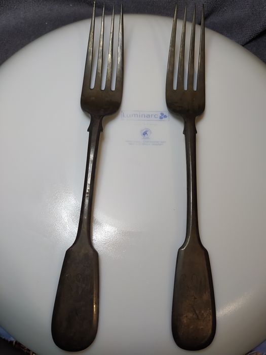 Продам серебряные вилки с клеймом Хлебникова,84пробы.