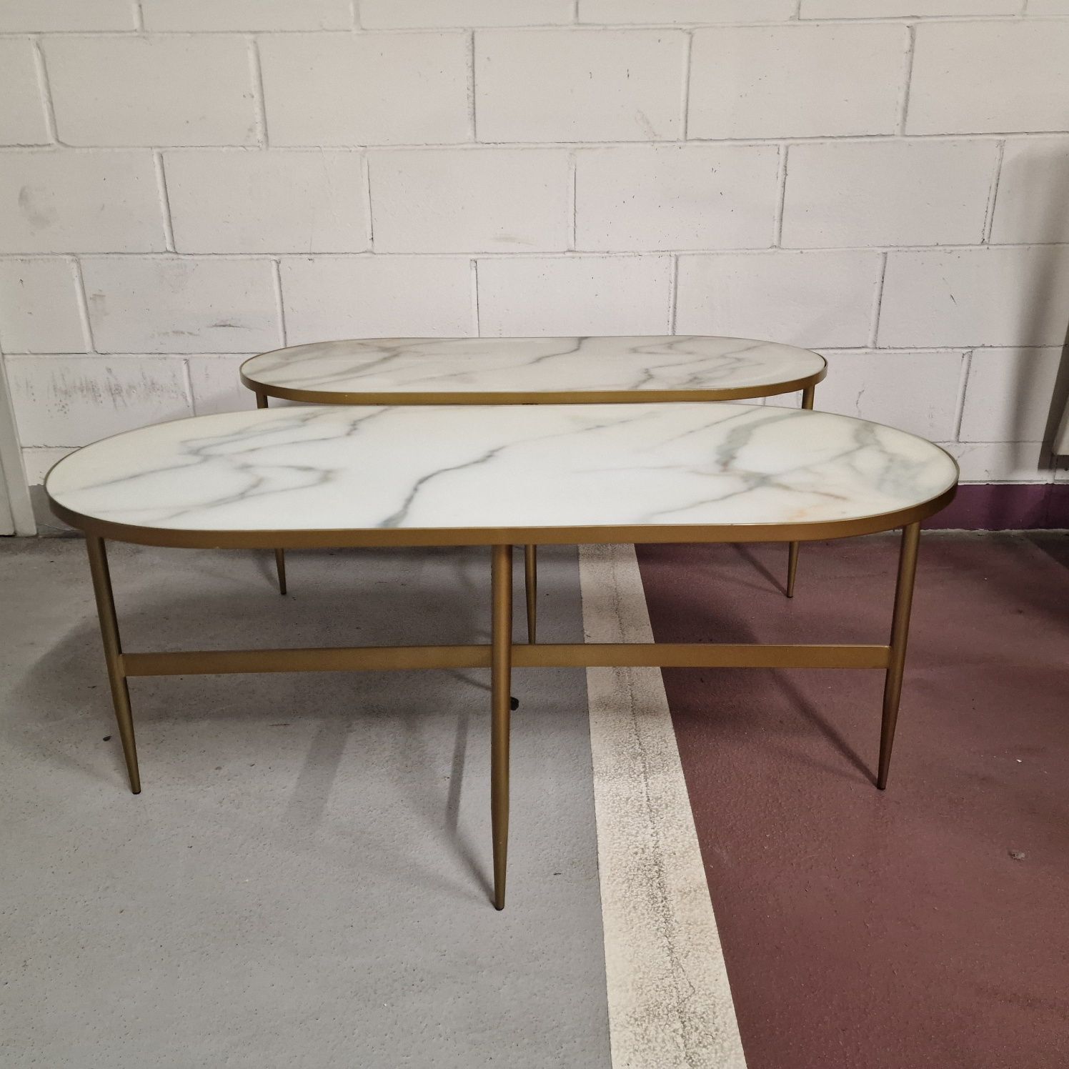 Stolik kawowy Elisenda Marble złote wykończenie 100x50x45