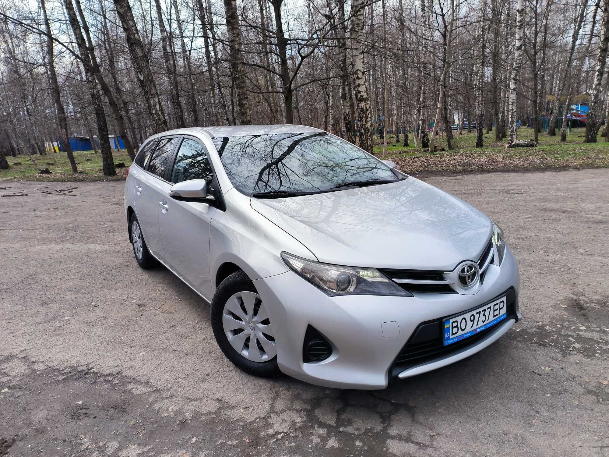 Продам свіжопригнаний автомобіль TOYOTA Auris 2014 року. Газ-Бензин