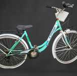 Bicicleta antiga de turismo para restauro