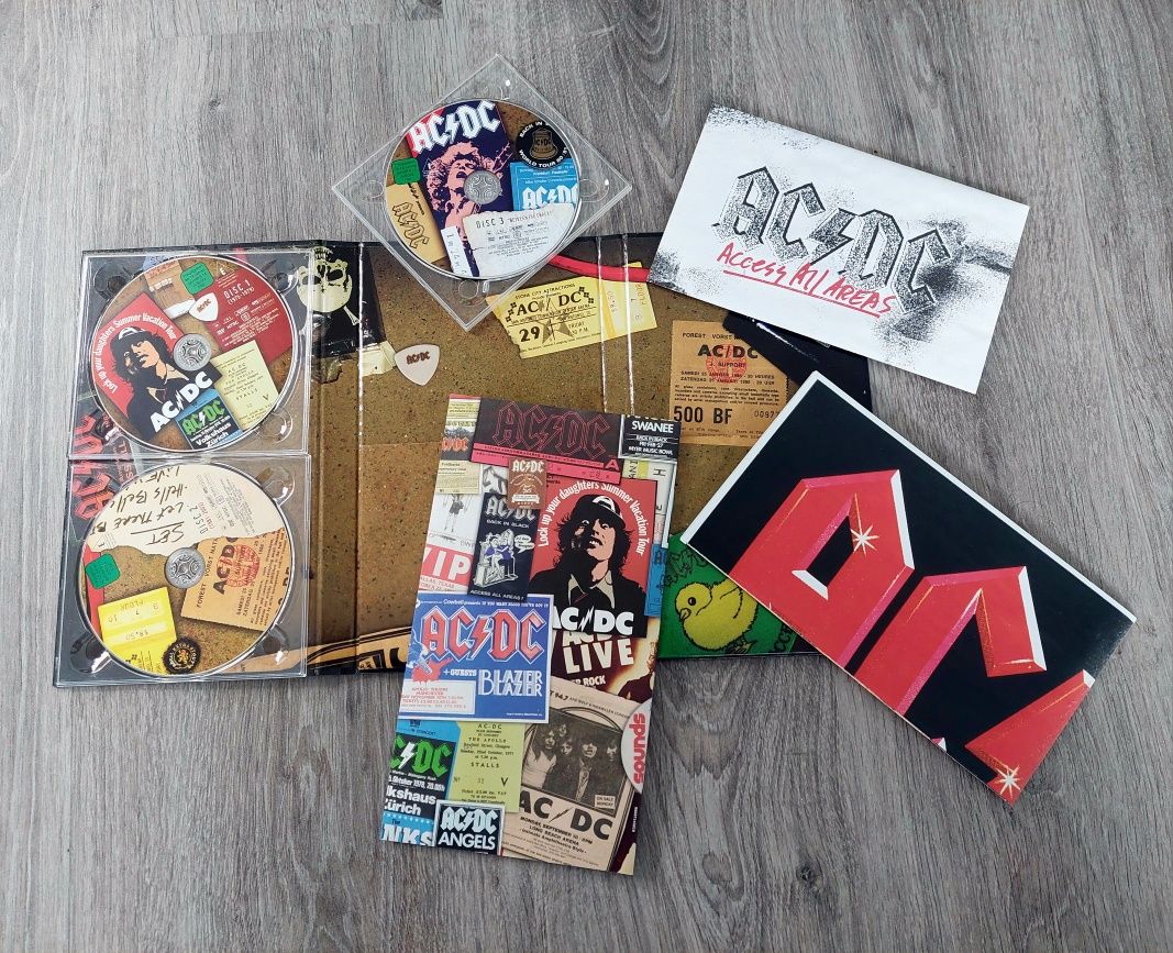 AC/DC Plug me In collectors edition