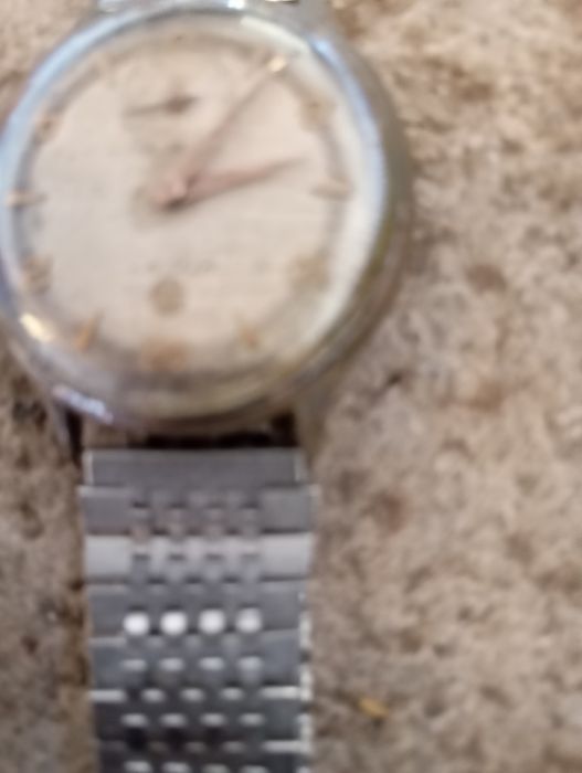 Vendo este relógio muito bonito bom estado