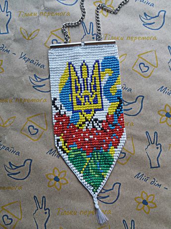 Патріотична підвіска в машину з українською символікою