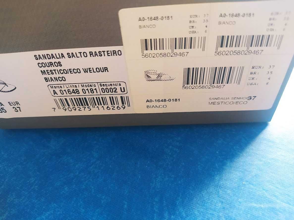 SANDÁLIAS AREZZO  com brilhantes. Simples e Bonitas