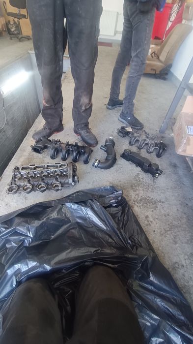 Пежо Головка і колектори  1.6 шістнадцять клапанів