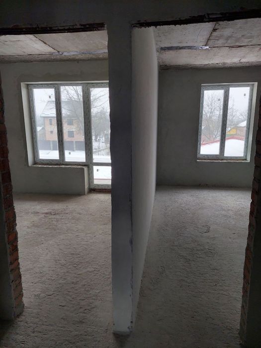 Продаж цегляного спареного будинку