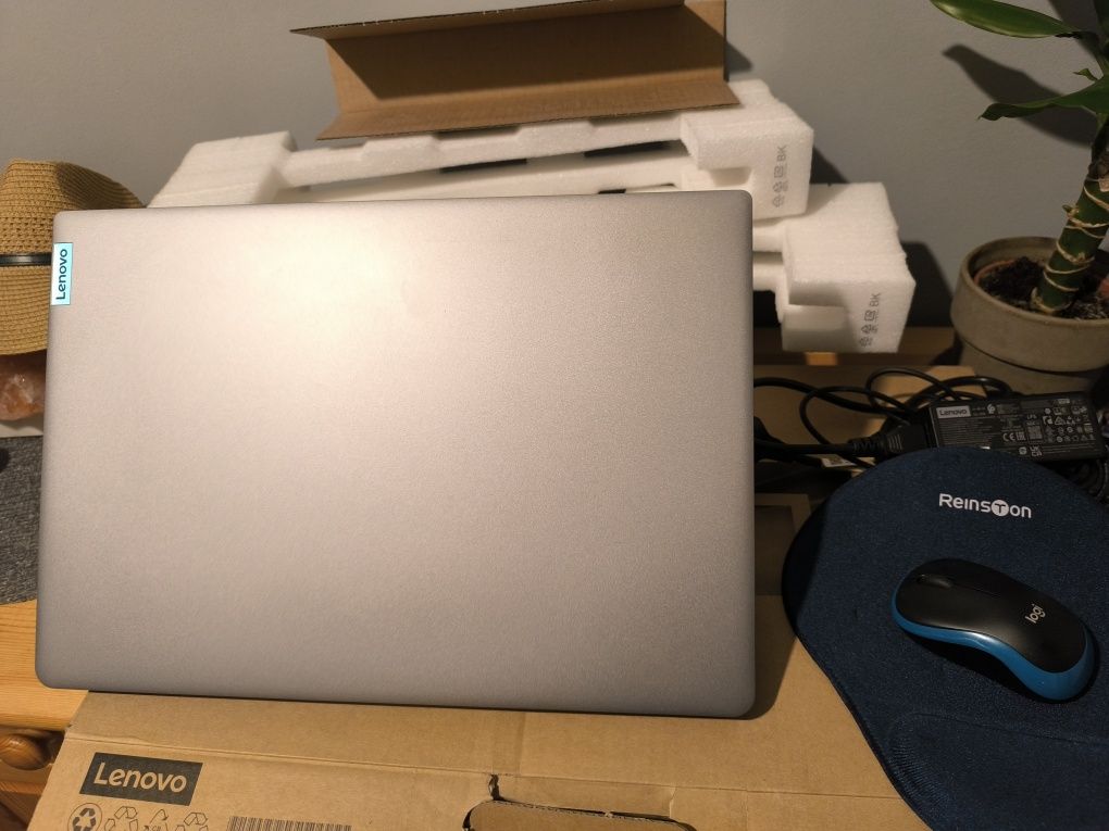 Laptop Lenovo IP3 17 I3 8 GB 512 GB W11 + myszka i podkładka