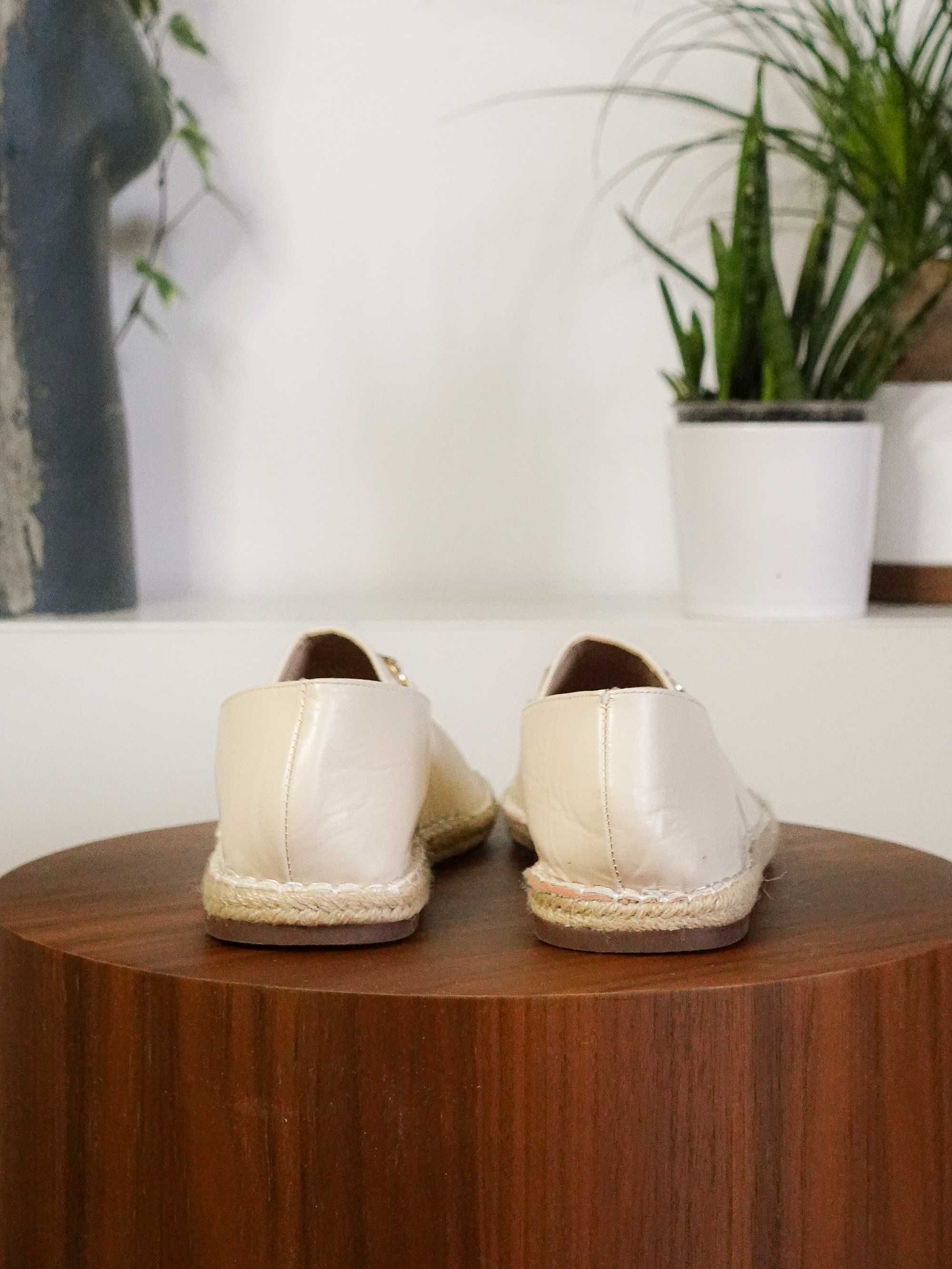 Używane męskie espadryle Truffle Collection, rozmiar 44, kremowe