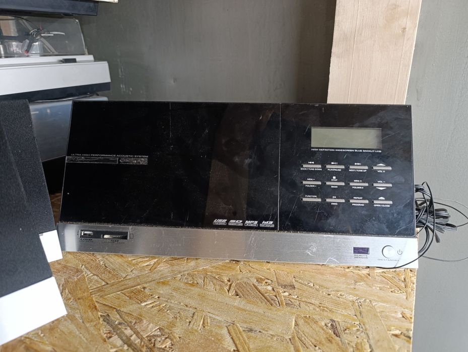 Wieża, radyjko świetne do garażu