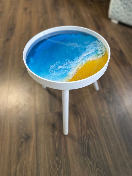 Столик з епоксидної смоли