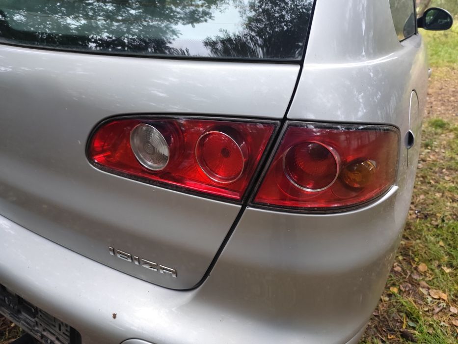 Seat Ibiza III 6L lampa prawy lewy tył tylna w klapę w karoserię