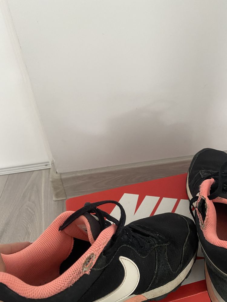 Buty Nike MD Runner 2 42 Unisex