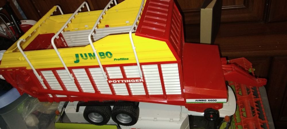 Bruder przyczepa samozbierajaca Pottinger