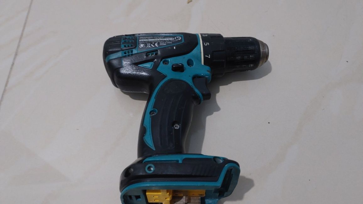 Аккумуляторная дрель-шуруповерт Makita DDF 456