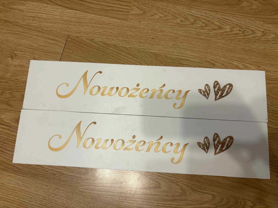 Weselne kieliszki, tablice rejestracyjne, wieszaki, koszyczki itp