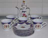 Conjunto de chá com chávenas, bule e pratos T.Limoges GB
