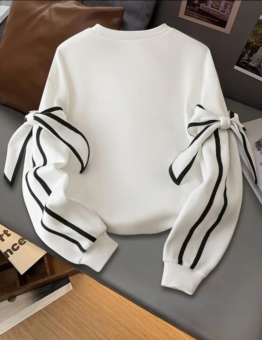 Світшот светер на утеплювачі з бантами на рукавах