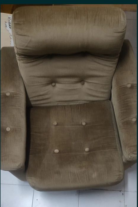 Sofá poltrona em veludo castanho