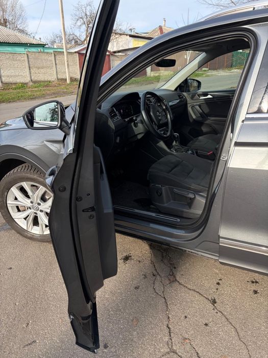 Продаж Volksvagen Tiguan 2.0 TSI AT ( 220 к.с.)  4Motion Торг