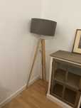 Lampa stojąca drewniano/ szara