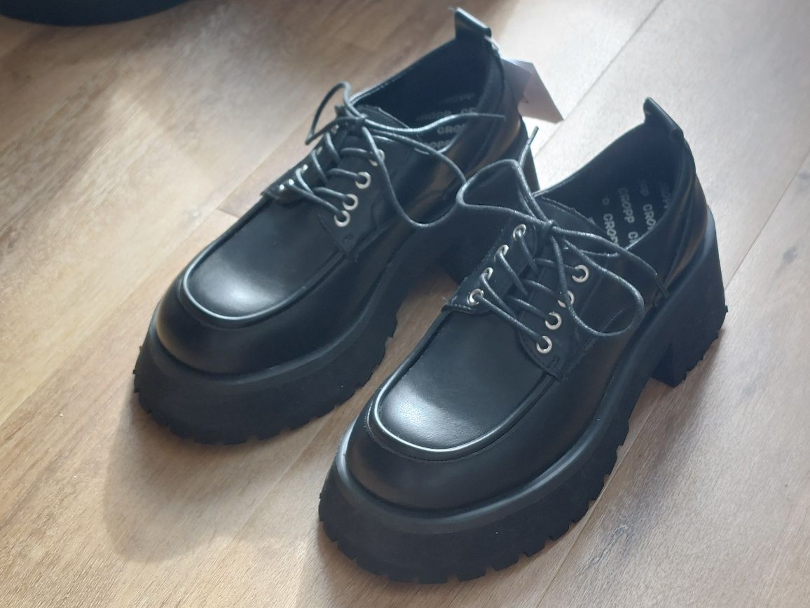 Nowe buty czarne cropp 647DC