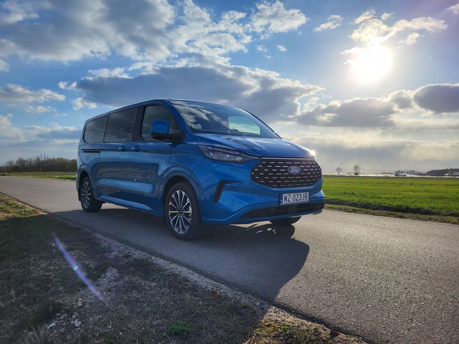 Wynajmę nowego 8-osobowego busa Ford Tourneo Custom -automat, hak, 4x4