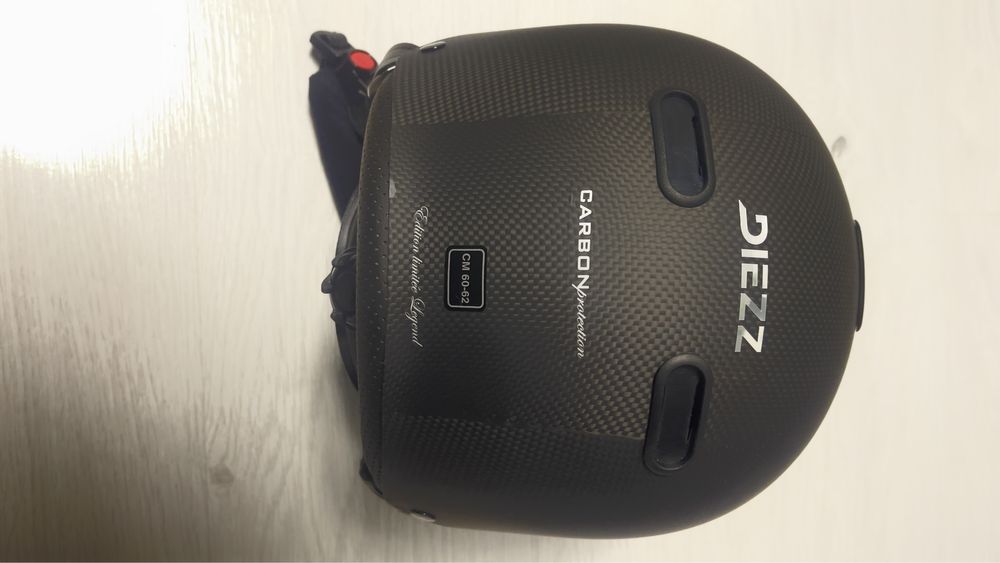 Kask narciarski DIEZZ CARBON PROTECTION. rozmiar 60-62