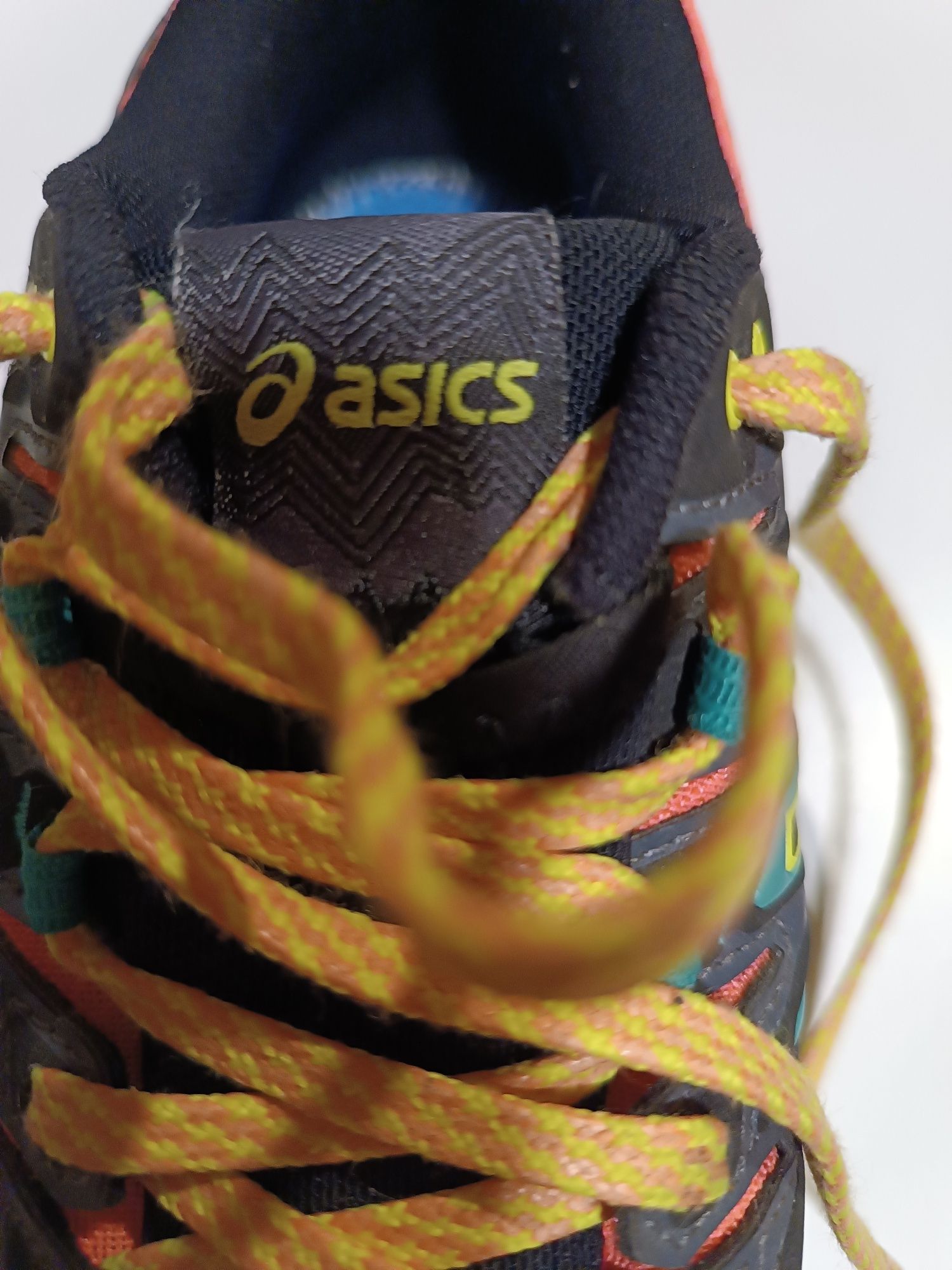 Tennis ASICS para trail, com pouco uso número 37