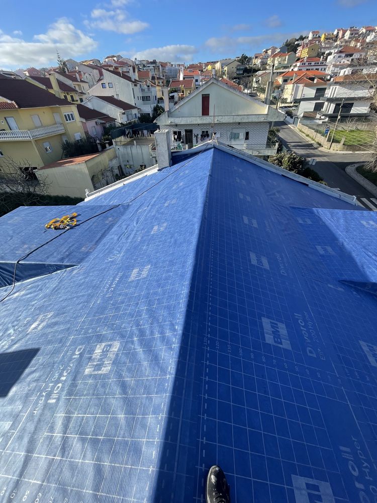 Serviços de impermeabilização e painel sanduíche