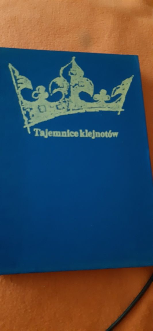 Tajemnice klejnotów Bożena i Ŕóża Krzywobłocka