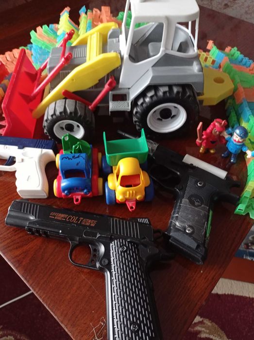 Продам іграшки дитячі.