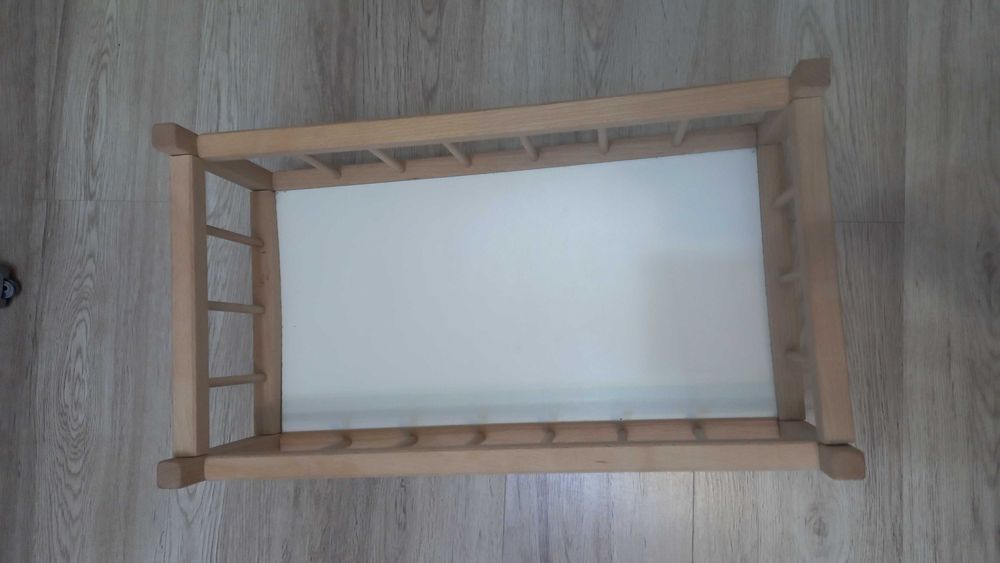 Дерев'яне лялькове ліжечко