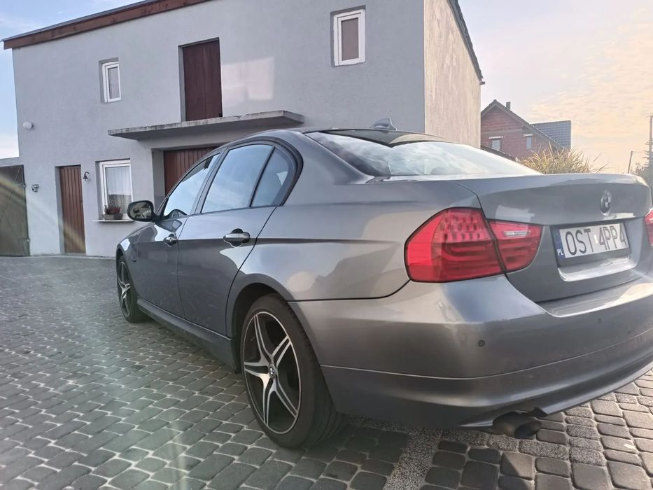 BMW Seria 3 BMW Seria 3 2009 143km