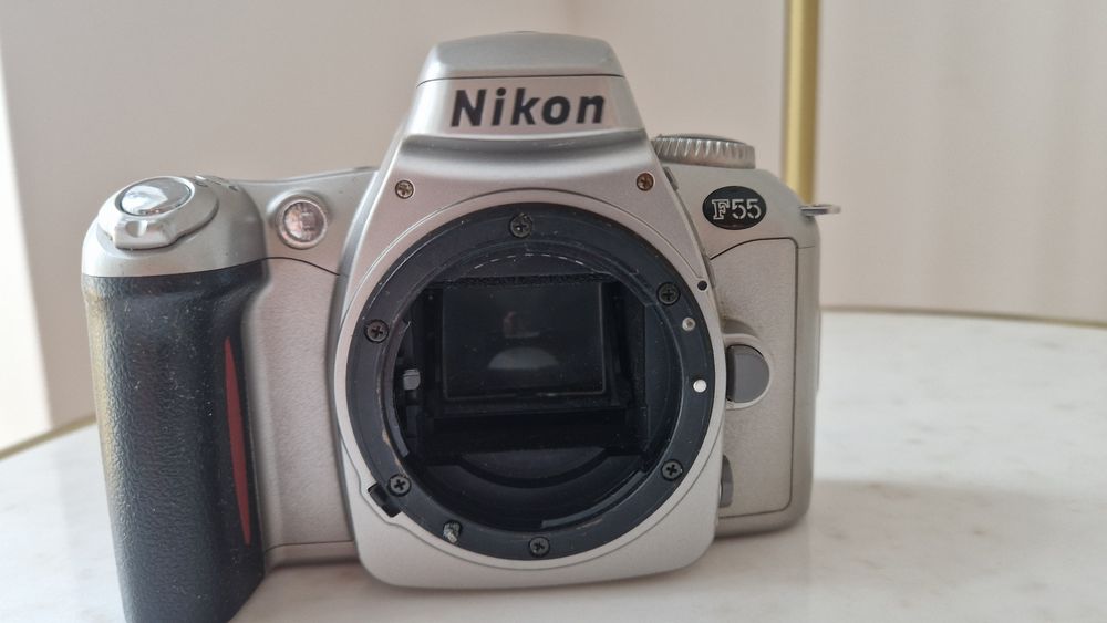 Máquina Nikon analógica F55