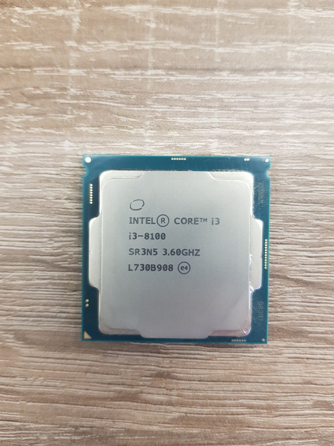 Процессор Intel i3-8100