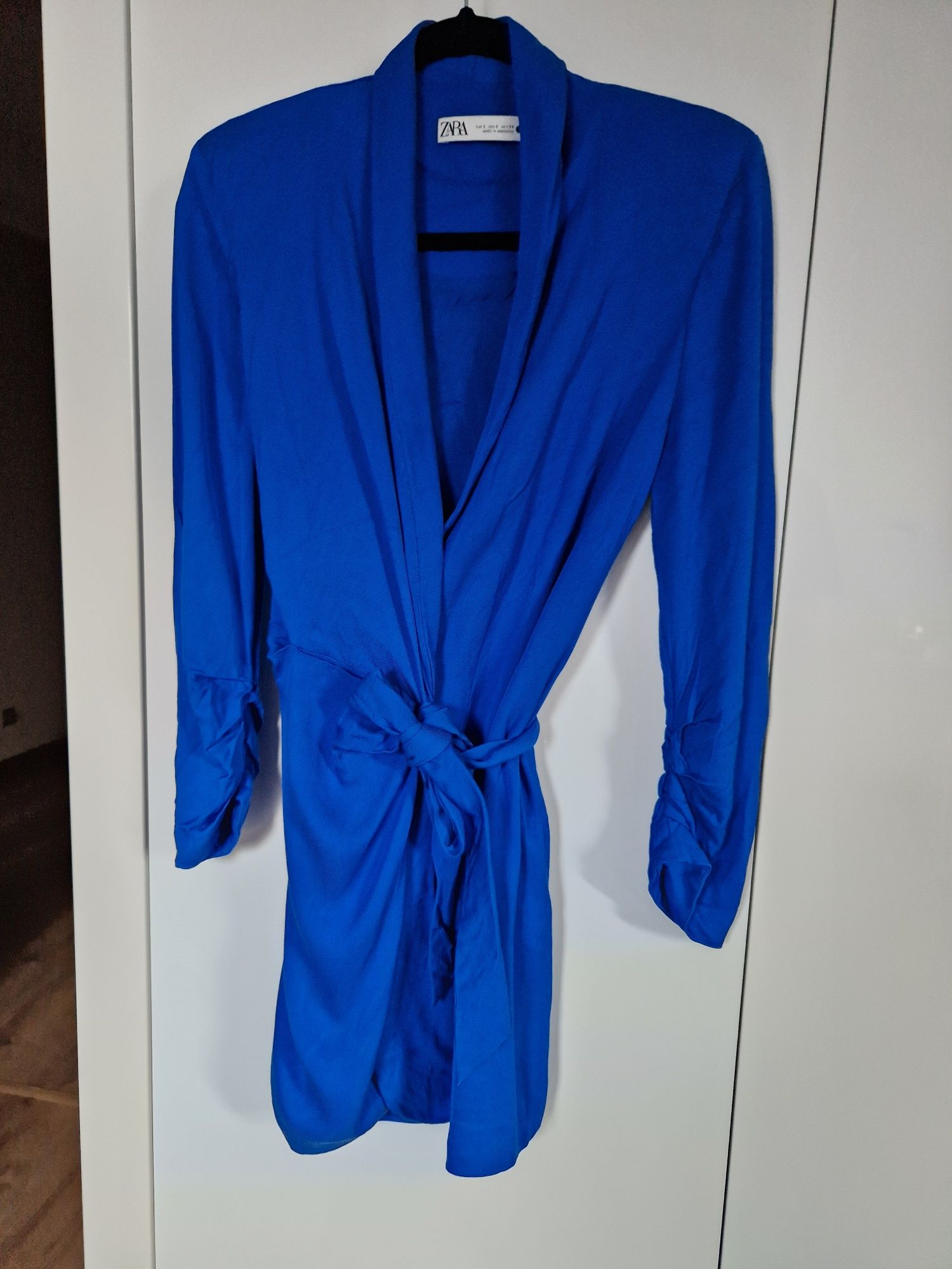 Sukienka wiązana Zara