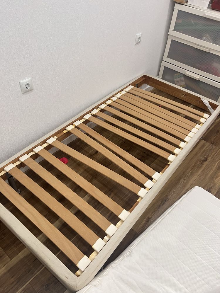 Cama/estrado IKEA Sultan Alversund + colchão 90x200 cm