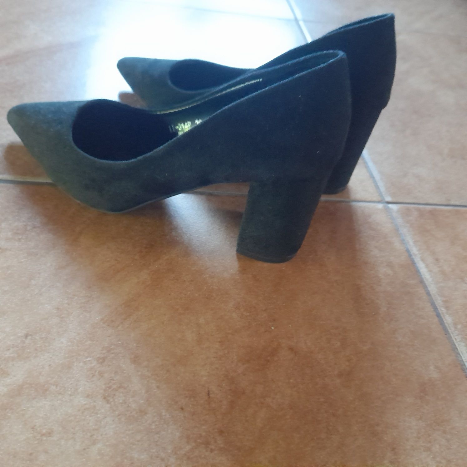 Buty damskie 39 na słupku
