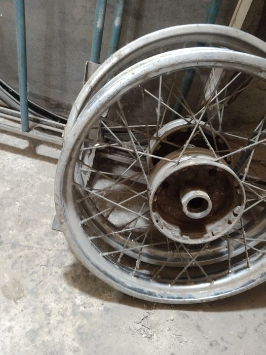 Колесо от мопеда