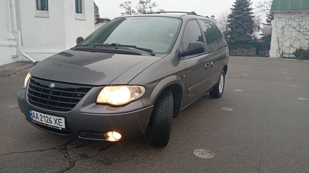 Продаю крайслер вояжер в хорошому стані.