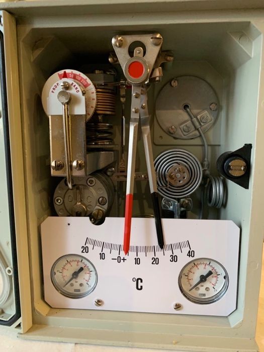 Регулятор температуры показывающий пневматический