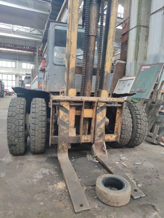 Львівський навантажувач 40814 карбюраторний