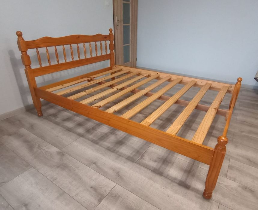 Łóżko drewniane dosnowe