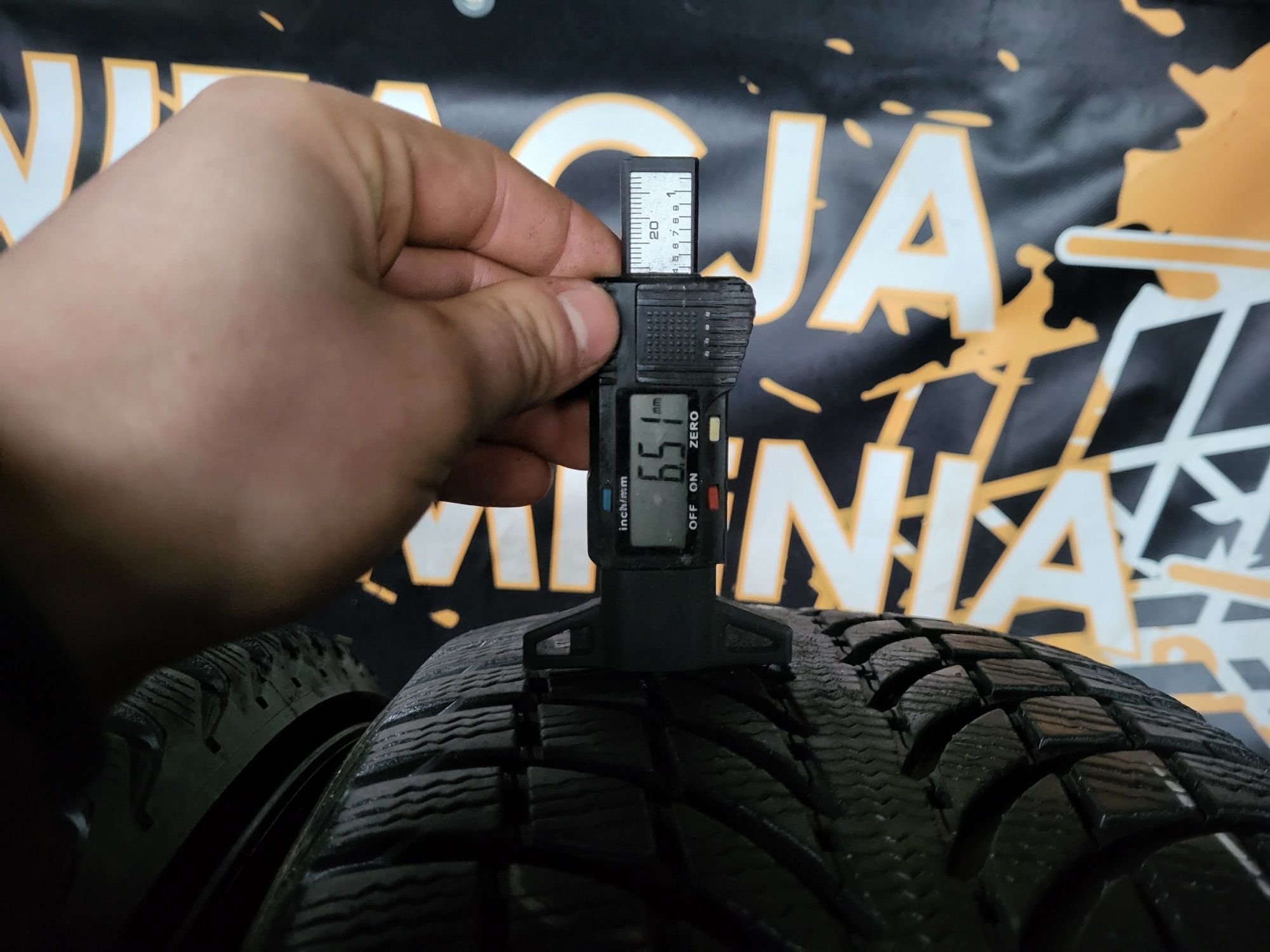 Opony zimowe 235/60/18 Michelin 6/6,5mm