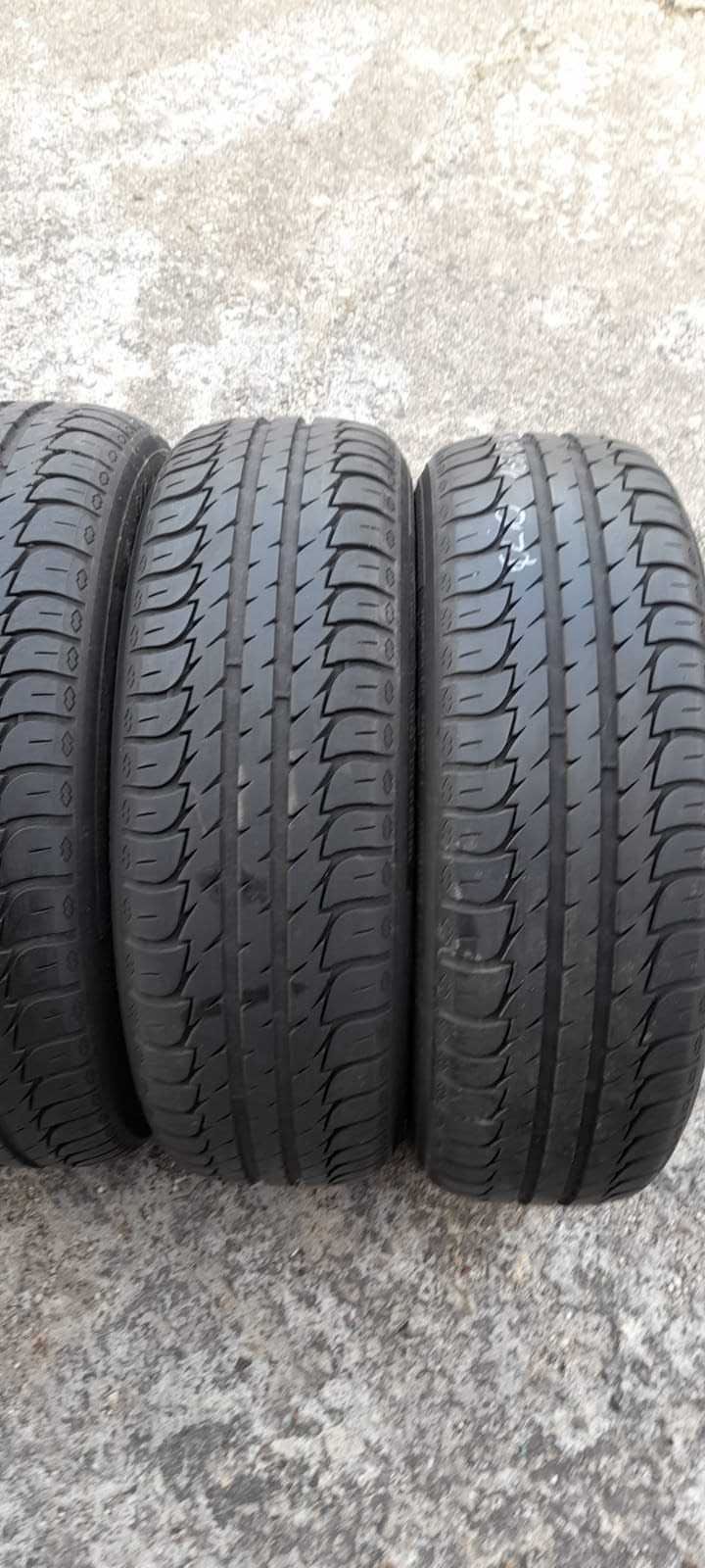 Koła 14 Renault z oponami  letnimi 165/65 R14